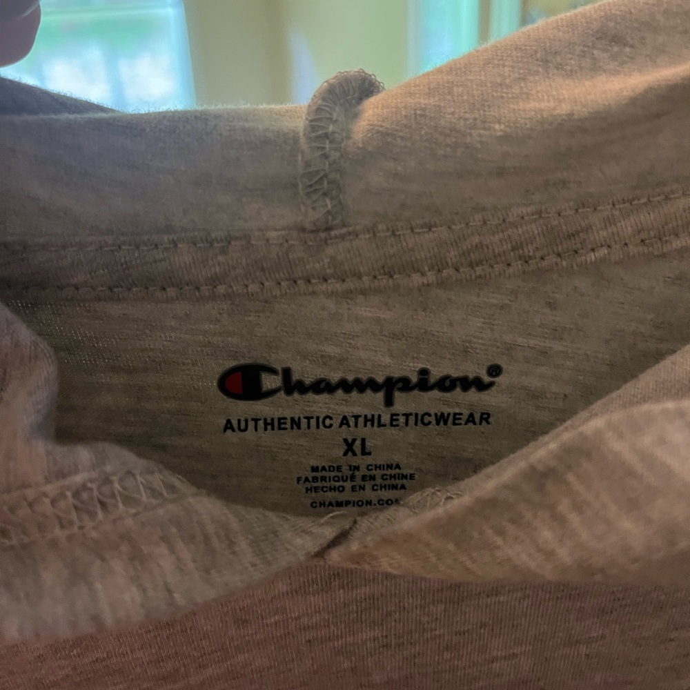 Champion pull over - Picture 2 of 2